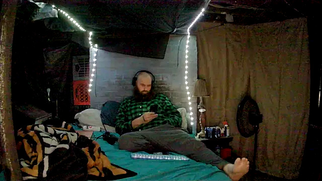 Cowboy815 online show from 11-21-25, 04:33