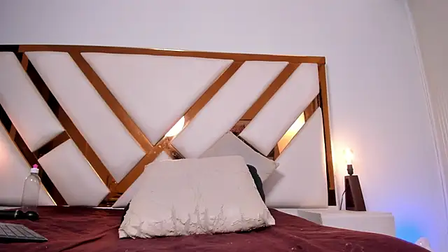 Niicolle Evanss online show from 04-19-26, 02:05