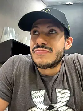 Snapshot of Darg98 chatting on 09-13-25, 05:18 Darg98 online show from 09-13-25, 05:18