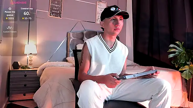 oliver mr  online show from 11-19-25, 08:09