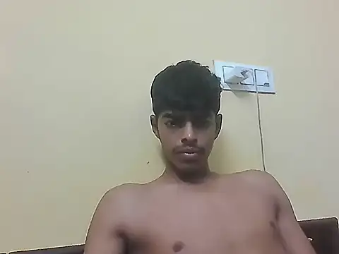 Snapshot of monster_33 chatting on 05-06-26, 02:44 monster 33 online show from 05-06-26, 02:44