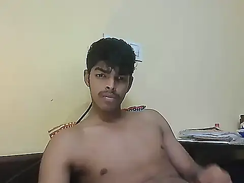 Snapshot of monster_33 chatting on 05-12-26, 01:19 monster 33 online show from 05-12-26, 01:19
