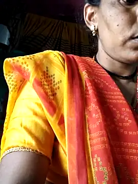 Snapshot of Pooja750 chatting on 05-19-26, 02:40 Pooja750 online show from 05-19-26, 02:40