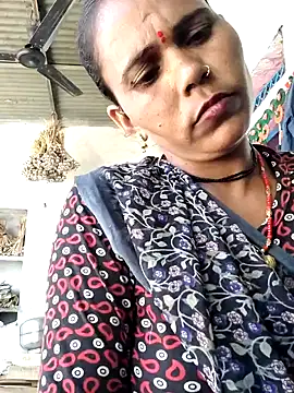 Snapshot of Pooja750 chatting on 05-30-26, 06:54 Pooja750 online show from 05-30-26, 06:54