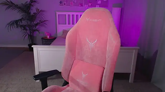 Snapshot of Barbara_Brylska chatting on 10-16-25, 02:07 Barbara Brylska online show from 10-16-25, 02:07