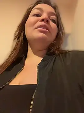 Snapshot of sarahreyess_11 chatting on 05-19-26, 10:21 sarahreyess 11 online show from 05-19-26, 10:21