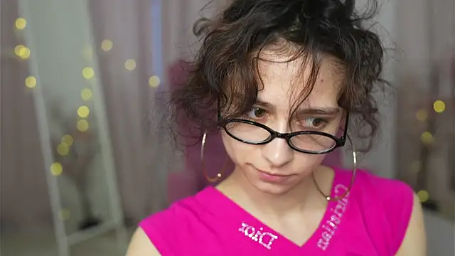 MimiLicks online show from 11-18-25, 09:25