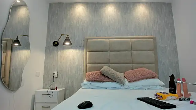 MiaaCollinss  online show from 09-28-25, 01:44