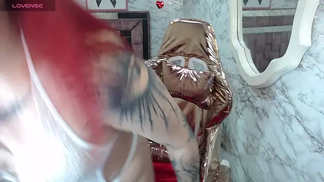 Snapshot of Red_Bunny_v chatting on 01-09-26, 01:25 Red Bunny v online show from 01-09-26, 01:25