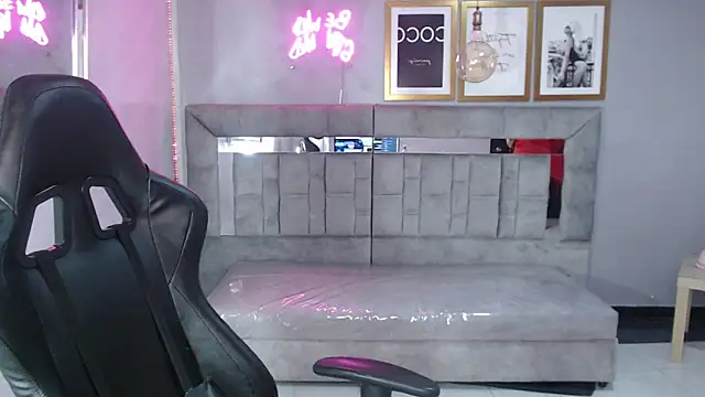 Snapshot of Red_Bunny_v chatting on 02-12-26, 01:22 Red Bunny v online show from 02-12-26, 01:22