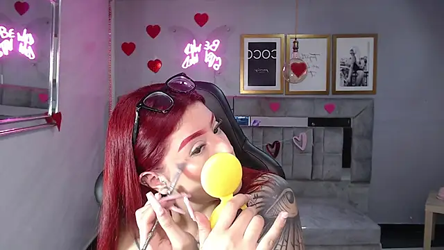 Snapshot of Red_Bunny_v chatting on 02-13-26, 01:18 Red Bunny v online show from 02-13-26, 01:18