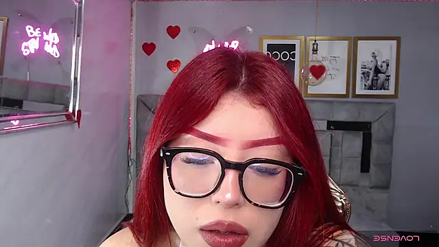 Snapshot of Red_Bunny_v chatting on 02-16-26, 01:29 Red Bunny v online show from 02-16-26, 01:29