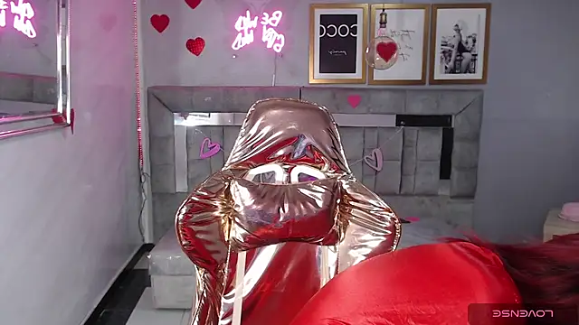 Snapshot of Red_Bunny_v chatting on 02-19-26, 01:23 Red Bunny v online show from 02-19-26, 01:23