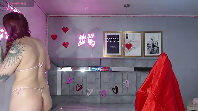 Snapshot of Red_Bunny_v chatting on 02-21-26, 01:12 Red Bunny v online show from 02-21-26, 01:12