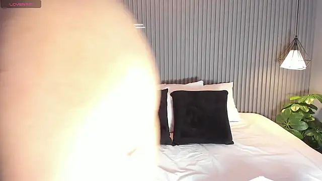 Snapshot of ZoeHardman chatting on 11-01-25, 04:36 ZoeHardman online show from 11-01-25, 04:36