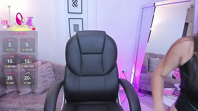 Snapshot of issi_loren chatting on 11-08-25, 07:56 issi loren online show from 11-08-25, 07:56