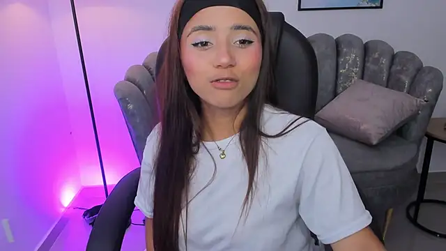 Snapshot of issi_loren chatting on 11-09-25, 05:00 issi loren online show from 11-09-25, 05:00