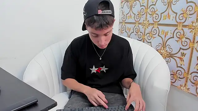 LittleDanny  online show from 11-26-25, 07:04