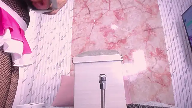 Georgina Astor online show from 11-18-25, 04:17