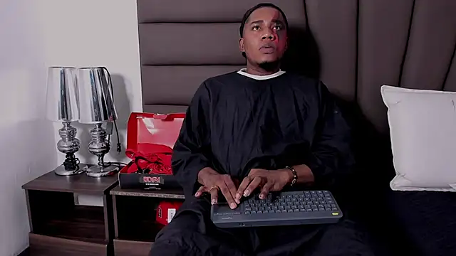 Snapshot of Duo69Sexual chatting on 10-10-25, 08:08 Duo69Sexual online show from 10-10-25, 08:08