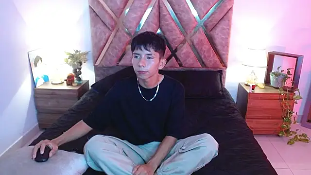 Hyunjin Son online show from 09-19-25, 12:34