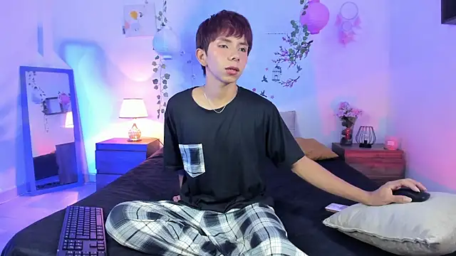 Hyunjin Son online show from 04-24-26, 11:18