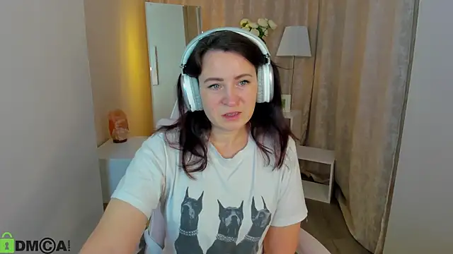 Snapshot of Lea_shadom chatting on 11-06-25, 01:06 Lea shadom online show from 11-06-25, 01:06