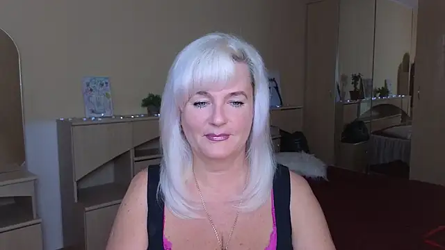 Snapshot of Vina_Vision chatting on 09-28-25, 10:20 Vina Vision online show from 09-28-25, 10:20