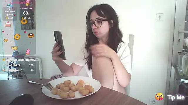 Snapshot of CornetDeGlace chatting on 09-19-25, 01:45 CornetDeGlace online show from 09-19-25, 01:45