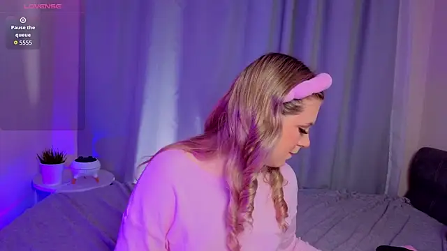 AliaBuerstatte online show from 11-13-25, 07:02