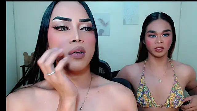 Snapshot of Lessandra_Lust chatting on 09-22-25, 04:20 Lessandra Lust online show from 09-22-25, 04:20