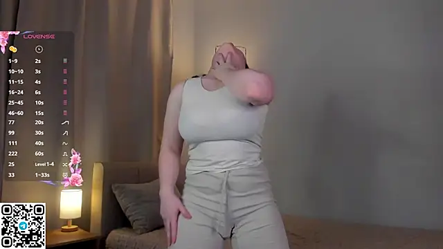 Snapshot of LakeshiaVodopich chatting on 10-01-25, 08:42 LakeshiaVodopich online show from 10-01-25, 08:42