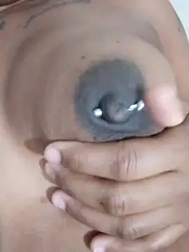 Snapshot of nessinha12 chatting on 10-30-25, 07:43 nessinha12 online show from 10-30-25, 07:43