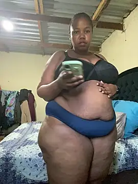 Curvycandy95 online show from 04-18-26, 03:27