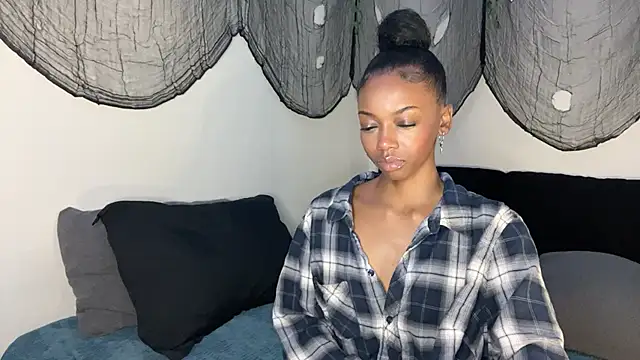 Trixie luv1 online show from 10-22-25, 12:38