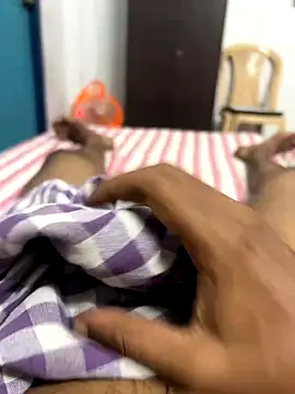 usermood2000 online show from 10-07-25, 06:21