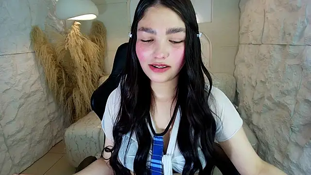 Snapshot of luna__r chatting on 10-11-25, 07:56 luna r online show from 10-11-25, 07:56