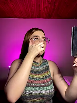 CoraVibes online show from 11-18-25, 11:47