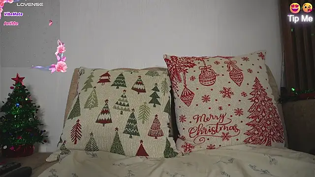 Snapshot of Roxybeautyy chatting on 11-10-25, 09:36 Roxybeautyy online show from 11-10-25, 09:36