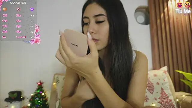 Snapshot of Roxybeautyy chatting on 11-15-25, 10:04 Roxybeautyy online show from 11-15-25, 10:04