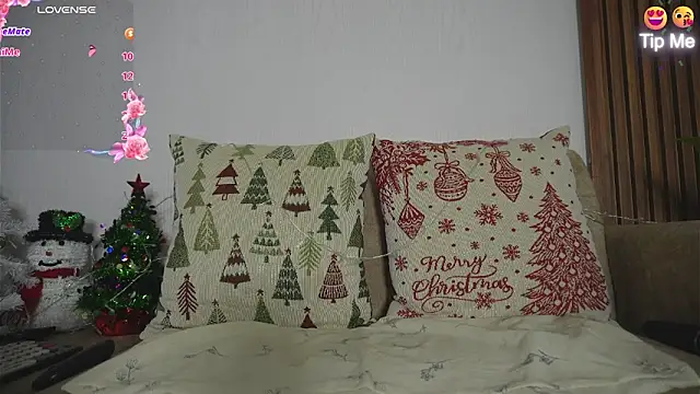 Snapshot of Roxybeautyy chatting on 12-13-25, 09:31 Roxybeautyy online show from 12-13-25, 09:31