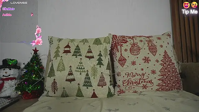 Snapshot of Roxybeautyy chatting on 12-16-25, 09:47 Roxybeautyy online show from 12-16-25, 09:47