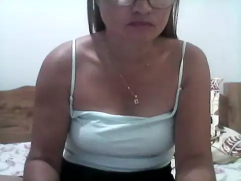 nathalie0045 online show from 03-26-26, 10:26