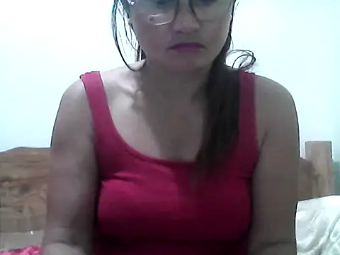 nathalie0045 online show from 06-08-26, 09:37