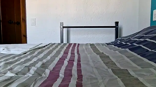 Snapshot of thelion0508 chatting on 11-07-25, 11:10 thelion0508 online show from 11-07-25, 11:10