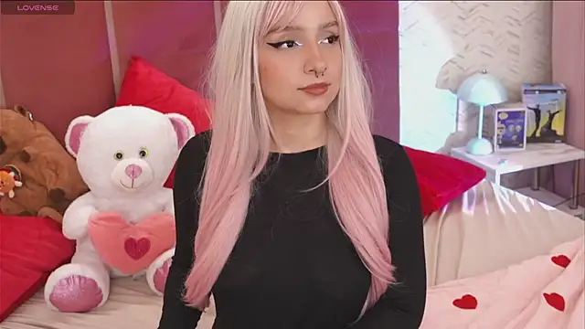 CoralineSky online show from 10-05-25, 08:51