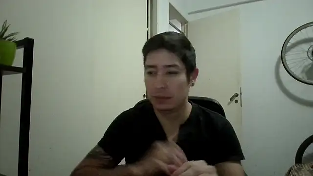 Snapshot of 9999Alez chatting on 05-22-26, 02:51 9999Alez online show from 05-22-26, 02:51