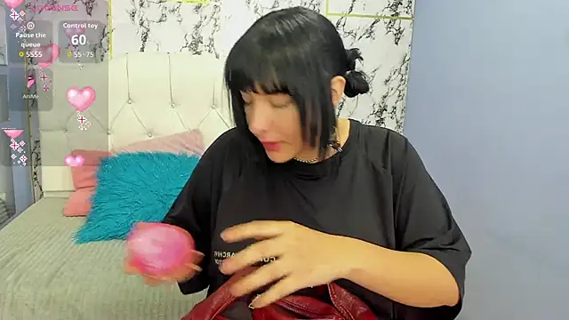 Itsuki N online show from 11-19-25, 03:12