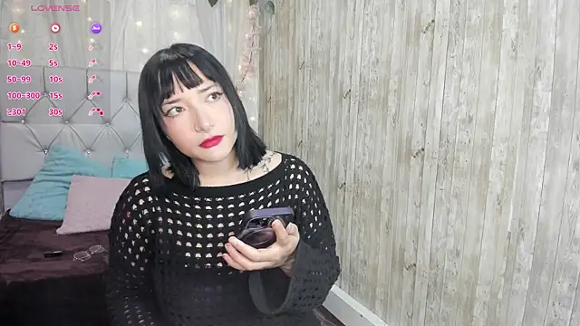 Itsuki N online show from 11-25-25, 12:49