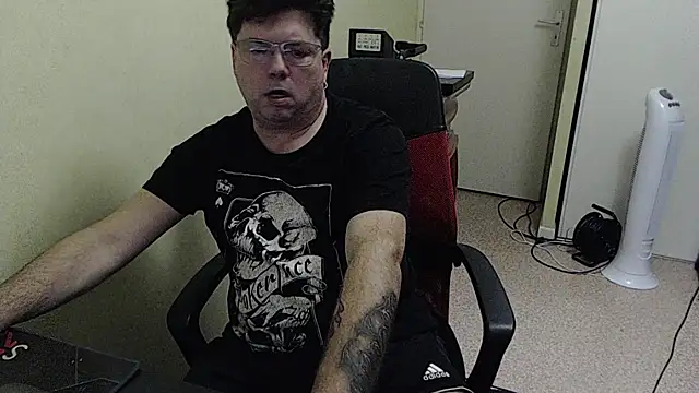 blueandwhite1 online show from 11-10-25, 04:17